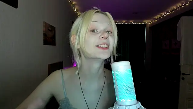 Snapshot of sashakiss99 chatting on October 1, 2025, 12:31 pm sashakiss99 online show from October 1, 2025, 12:31 pm