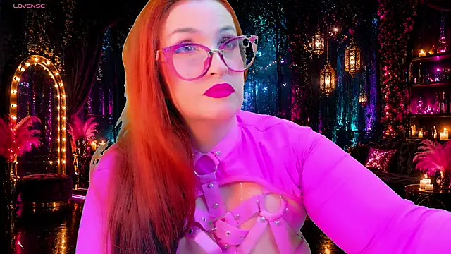 Snapshot of helenas_fantasy chatting on April 30, 2026, 2:40 am helenas fantasy online show from April 30, 2026, 2:40 am