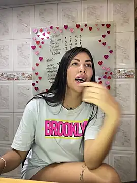 Snapshot of Alanna_atm_ chatting on February 5, 2025, 9:18 pm Alanna atm online show from February 5, 2025, 9:18 pm