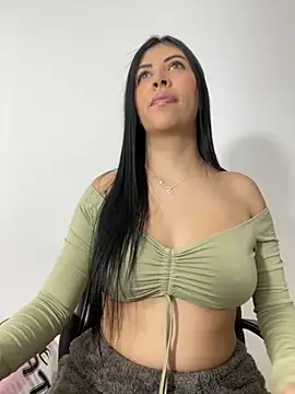 Alanna atm  online show from December 5, 2025, 7:55 pm