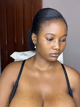 Snapshot of chocogirl01 chatting on February 5, 2025, 8:00 am chocogirl01 online show from February 5, 2025, 8:00 am