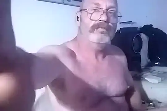 iambradz online show from March 8, 2025, 3:02 pm