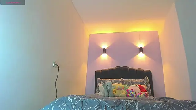 Sofia Clauss  online show from October 30, 2025, 1:48 am