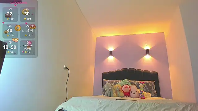 Sofia Clauss  online show from October 28, 2025, 4:13 am