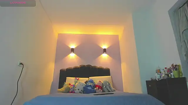 Sofia Clauss  online show from April 3, 2026, 5:03 am