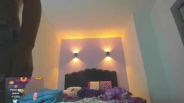 Sofia Clauss  online show from September 19, 2025, 4:27 am