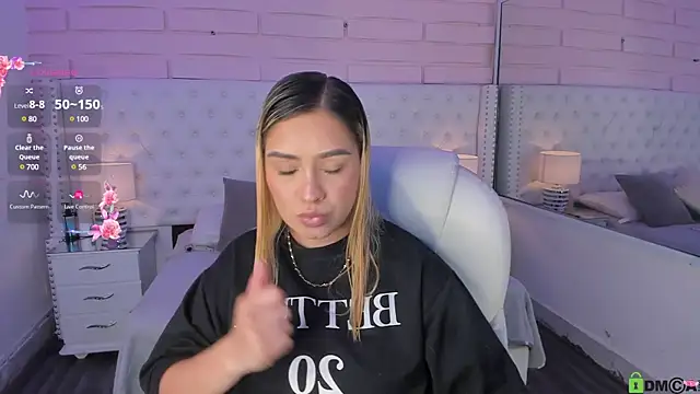 Yaaky  online show from December 24, 2024, 1:38 am