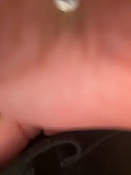 DarianaGuzz online show from March 4, 2025, 5:42 am