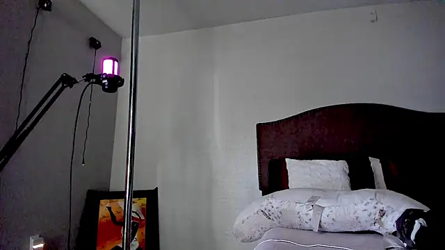 yiauana online show from October 28, 2025, 10:20 pm