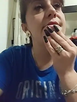 AvaLloyd online show from November 16, 2025, 4:39 am