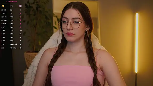 Snapshot of Ester_Hill chatting on February 9, 2026, 3:37 am Ester Hill online show from February 9, 2026, 3:37 am