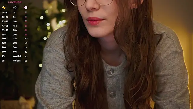 Ester Hill online show from December 18, 2025, 1:33 am