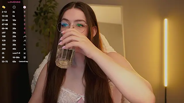 Snapshot of Ester_Hill chatting on February 20, 2026, 3:03 am Ester Hill online show from February 20, 2026, 3:03 am