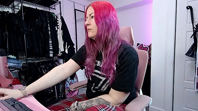 Snapshot of gennyrock chatting on February 3, 2026, 1:38 pm gennyrock online show from February 3, 2026, 1:38 pm