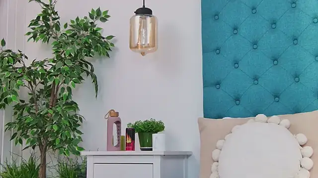 Snapshot of EmilyColle_ chatting on February 22, 2026, 8:21 pm EmilyColle online show from February 22, 2026, 8:21 pm