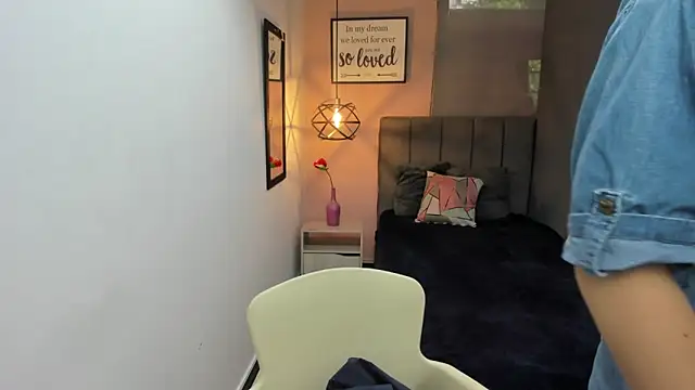 MiaWils  online show from March 19, 2025, 7:17 pm