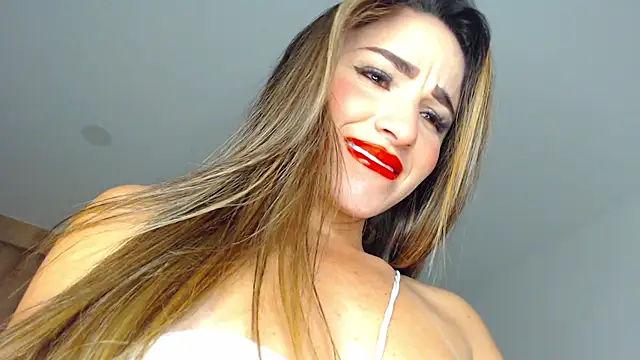 Snapshot of dollface17 chatting on March 1, 2025, 2:48 am dollface17 online show from March 1, 2025, 2:48 am
