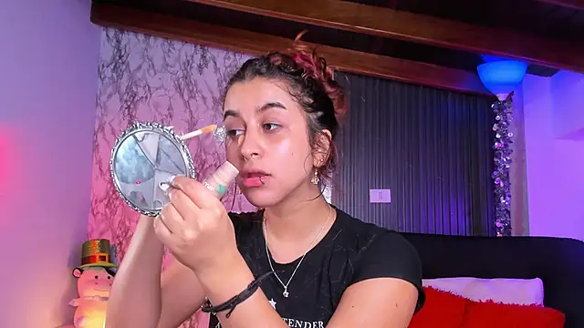 Snapshot of chloe_blue chatting on March 22, 2025, 11:21 am chloe blue online show from March 22, 2025, 11:21 am