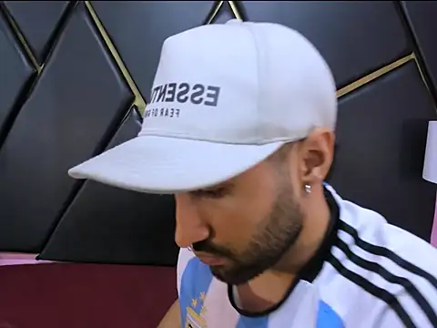 MilanZaire online show from November 2, 2025, 8:25 pm