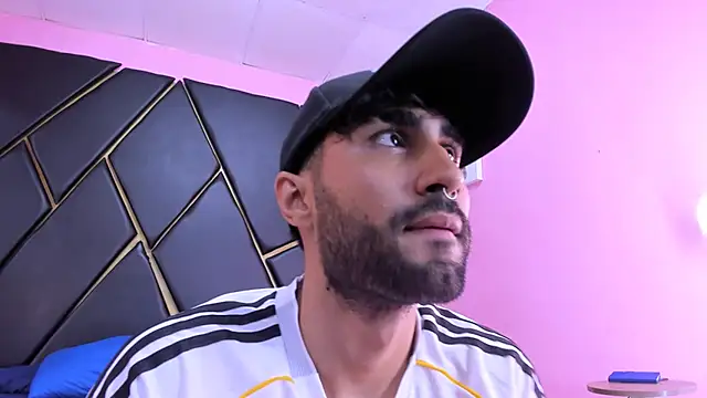 MilanZaire online show from November 15, 2025, 12:58 am