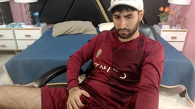 MilanZaire online show from October 18, 2025, 9:50 pm