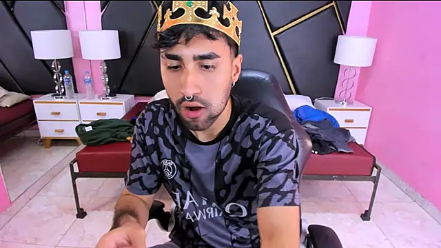 MilanZaire online show from October 30, 2025, 1:48 am