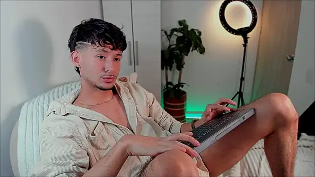 Snapshot of dimitri_targaryen chatting on January 6, 2025, 3:42 am dimitri targaryen online show from January 6, 2025, 3:42 am