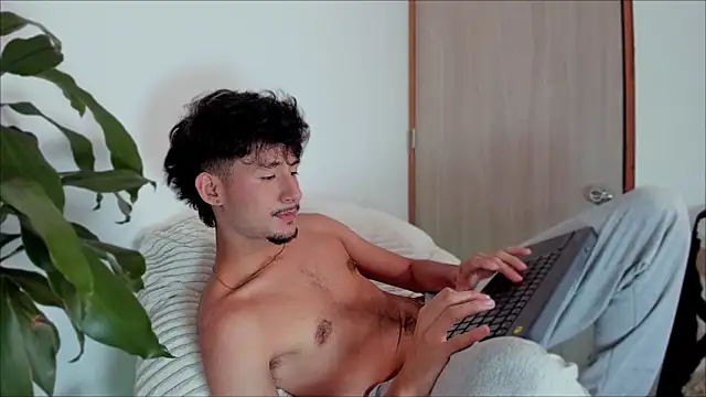 Snapshot of dimitri_targaryen chatting on February 16, 2025, 4:42 am dimitri targaryen online show from February 16, 2025, 4:42 am