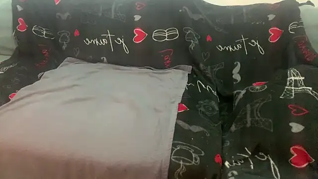 devote schlampe00 online show from September 28, 2025, 12:17 am