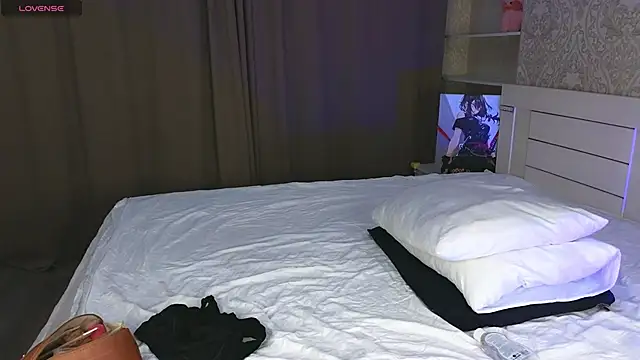 Diana Moon  online show from November 23, 2025, 1:26 am