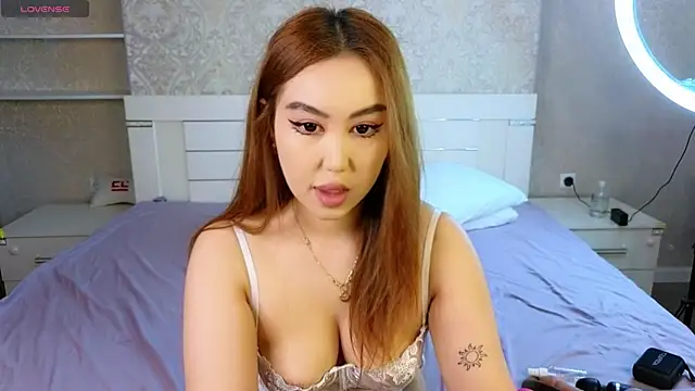 Snapshot of Diana_Moon_ chatting on April 22, 2026, 1:45 am Diana Moon online show from April 22, 2026, 1:45 am