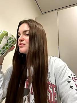 Karolina llove online show from December 3, 2025, 7:02 pm