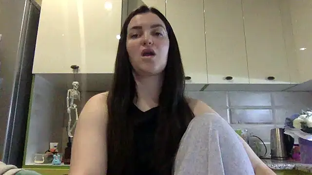 Karolina llove online show from October 6, 2025, 7:36 pm