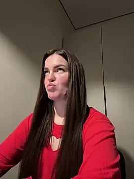 Karolina llove online show from December 5, 2025, 8:39 pm