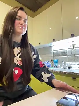 Karolina llove online show from November 4, 2025, 9:40 pm