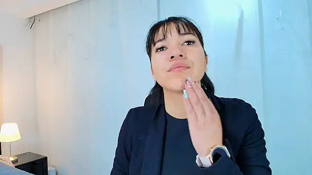 lina bedoya  online show from September 20, 2025, 11:37 am