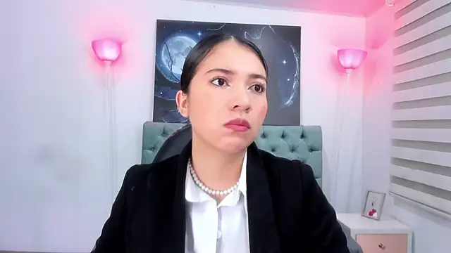 lina bedoya  online show from March 19, 2025, 11:39 am