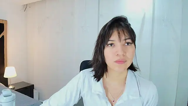 lina bedoya  online show from October 4, 2025, 11:34 am