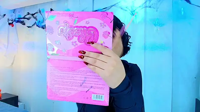 lina bedoya  online show from November 7, 2025, 11:37 am