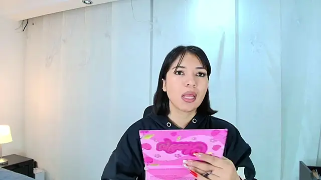 lina bedoya  online show from October 10, 2025, 11:33 am