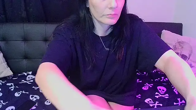 CrystalLakeXO online show from February 4, 2026, 6:41 am