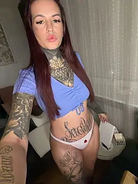 Snapshot of AileenInkOfficial chatting on February 4, 2026, 7:36 am AileenInkOfficial online show from February 4, 2026, 7:36 am