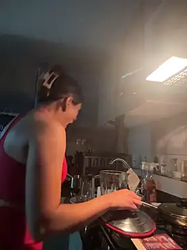 SaraParisi online show from October 28, 2025, 11:03 pm