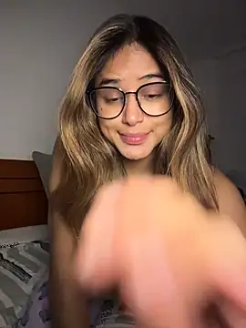 SaraParisi online show from October 31, 2025, 3:58 am