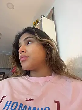 SaraParisi online show from March 1, 2026, 11:49 pm