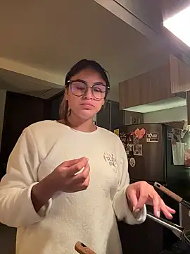 SaraParisi online show from January 7, 2026, 11:21 pm