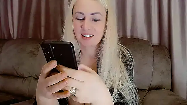 Snapshot of Olesya chatting on February 5, 2025, 6:56 am Olesya online show from February 5, 2025, 6:56 am