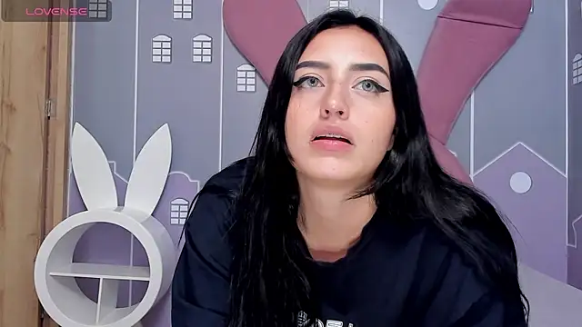 Snapshot of Lesly_sexy4u chatting on February 23, 2025, 4:28 am Lesly sexy4u online show from February 23, 2025, 4:28 am