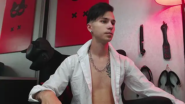 Joseph  Quinn online show from March 11, 2025, 8:19 am