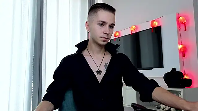 Joseph  Quinn online show from April 11, 2026, 4:31 am